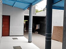 Patroas Recebem O Visitante Nuas