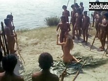 Laura Gemser in Emanuelle e gli ultimi cannibali (1977)