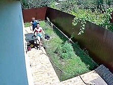 Vollbusiger Teenie beim Schwanzlutschen seines Freundes erwischt!