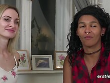 Ersties - Micky M verwöhnt ihre lesbische Freundin Ruth mit zwei Vibratoren