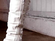 Stunning Latina Babe Shows Off Her Amazing Body in Racy Dance