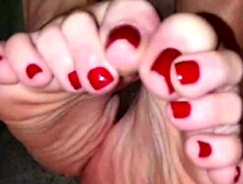 Foot worshiping mistresse