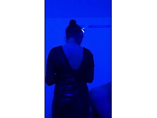 Русская госпожа фистингует своего раба на глазах у его сестры