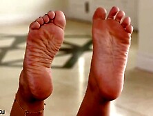Ella Knox Busty Brunette Babe with Sexy Feet - Ella knox amateur foot fetish hardcore
