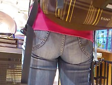 Nice Fanny In Blue Jeans Caught In A Street Candid Clip