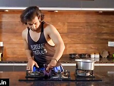 Jija Ne Akeli Saali Dekh Kar Ghar Me Choda Patni Ne Bahar Se Aa Ke Dekha 1