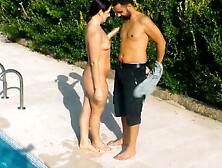 Amateur women loves sex into the pool