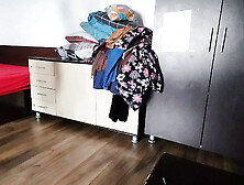 Sexy wife sucks the house, hairy pussy, big butt.