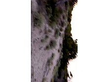 Compartiendo esposa con estrau00f1o en la playa