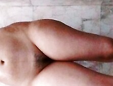 Desi maa boss k samne nahane lagi mere pramotion k liye