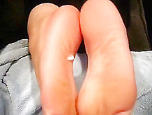 Nonni Soles Up Footjob