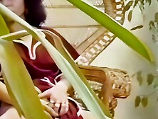 mom masturbating into this retro clip
