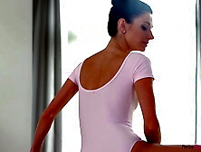 Ballerina Dancer Arian Takes Snatch Pounding while Flexing on the Barre - S4:E7