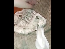Показываю трусики и прокладку.
