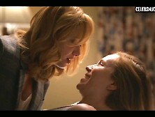 Hannah Einbinder, Christina Hendricks lesbian, Sexy scene in Hacks (2021)