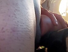 Perdedor virgen no puede parar de masturbarse...