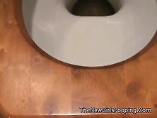 Hot Girl Caught Shitting