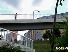 Esguicho De Urina De Garotas Bonitas Na Rua