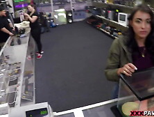 Pawn A Bearded Dragon For A White Anaconda - XXX Pawn