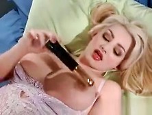 Sexy Blonde Babe Gets Horny Rubbing