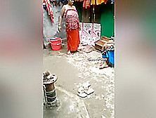 Bhabhi Ready For Bathing