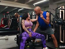 Dwayne Foxxx And The Official Egypt In Sneaky Public Gym Screw