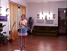 La vecchia signora servita