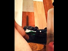 Mit Einer Penispumpe Den Schwanz Extrem Pumpen Und Abspritzen Sahne Läuft.