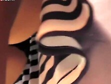 Buttocks shaking sweet in the upskirt close up video