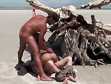 Volgeblaft door 2 pikken op het strand